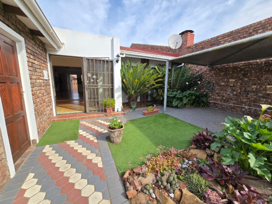 3 Bedroom Property for Sale in Hartenbos Central Western Cape